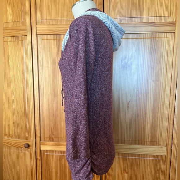 Chance Or Fate Medium Burgundy Long Hooded Lightweight Shirt Crochet Cowl Neck - Picture 5 of 10